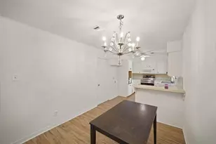 9538 Skyline Dr, Houston, TX 77063 - Photo 17