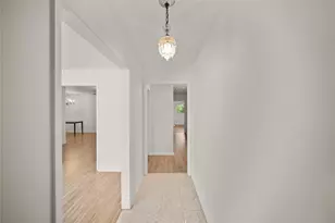 9538 Skyline Dr, Houston, TX 77063 - Photo 3