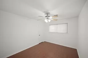 9538 Skyline Dr, Houston, TX 77063 - Photo 23