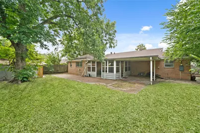 9538 Skyline Drive, Houston, TX 77063 - Photo 33
