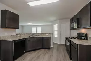 204 Blue Crane St, Huntsville, TX 77320 - Photo 3