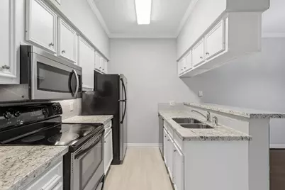 2626 Holly Hall #715, Houston, TX 77054 - Photo 7