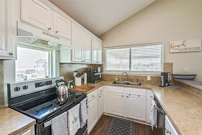 16906 Beachcomber Drive, Jamaica Beach, TX 77554 - Photo 11