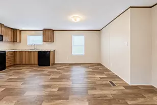 207 Alfred, El Campo, TX 77437 - Photo 5