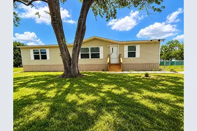 207 Alfred, El Campo, TX 77437 - Photo 1