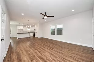 6910 J W Peavy Dr, Houston, TX 77011 - Photo 5