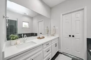 6910 J W Peavy Dr, Houston, TX 77011 - Photo 33