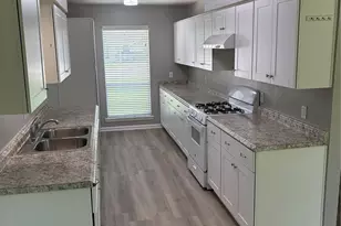 226 E Dumble St, Alvin, TX 77511 - Photo 3
