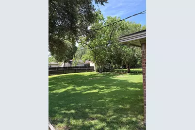 226 E Dumble Street, Alvin, TX 77511 - Photo 11