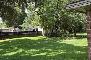 226 E Dumble St, Alvin, TX 77511 - Photo 11