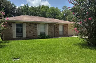 226 E Dumble St, Alvin, TX 77511 - Photo 1