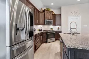 10423 Kahlo Ct, Iowa Colony, TX 77583 - Photo 7