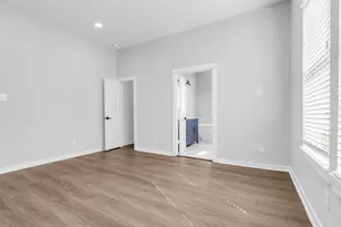 8474 Berry Green Ln, Houston, TX 77022 - Photo 17