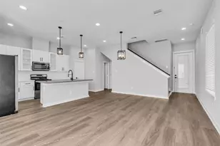 8474 Berry Green Ln, Houston, TX 77022 - Photo 7