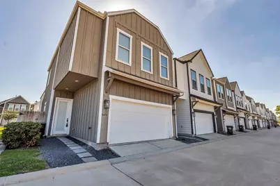 8474 Berry Green Lane, Houston, TX 77022 - Photo 1