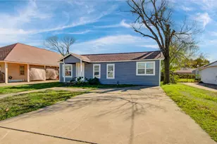 207 E Bernard St, Clute, TX 77531 - Photo 3
