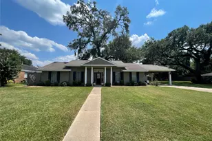 229 N Amherst Dr, West Columbia, TX 77486 - Photo 1