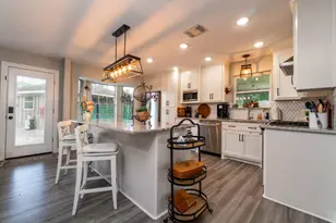 229 N Amherst Dr, West Columbia, TX 77486 - Photo 3