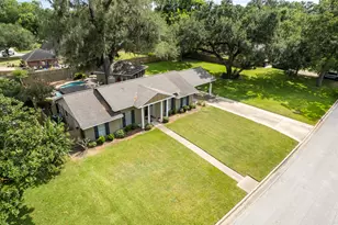 229 N Amherst Dr, West Columbia, TX 77486 - Photo 27