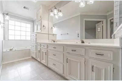 18226 Vinland Drive, Houston, TX 77058 - Photo 11