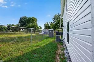 408 W Donovan St, Houston, TX 77091 - Photo 35