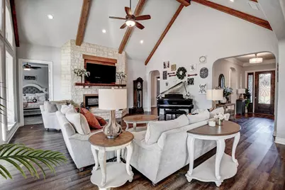 222 August Avenue, Shiner, TX 77984 - Photo 9