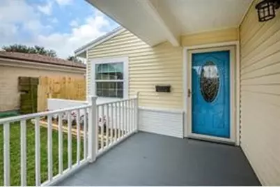 9 Manor Way, Galveston, TX 77550 - Photo 3