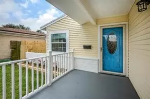 9 Manor Way, Galveston, TX 77550 - Photo 3