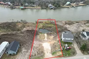 211 Riverside St, Highlands, TX 77562 - Photo 1