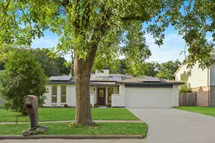 2322 Aprilmont Dr, Sugar Land, TX 77498 - Photo 3