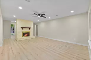 2322 Aprilmont Dr, Sugar Land, TX 77498 - Photo 9