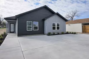 1615 Dolly Wright St, Houston, TX 77088 - Photo 1