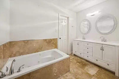 4718 Blanton Boulevard, Houston, TX 77092 - Photo 17