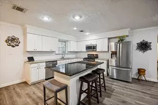 4718 Blanton Blvd, Houston, TX 77092 - Photo 9