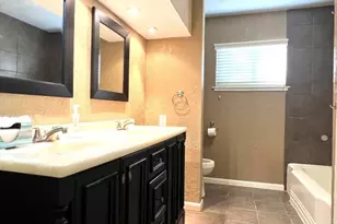 1430 Freedonia Dr, Houston, TX 77055 - Photo 11
