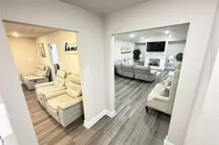 203 S 5th St, Highlands, TX 77562 - Photo 7