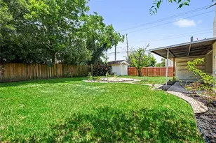 10802 Sagetrail Dr, Houston, TX 77089 - Photo 23
