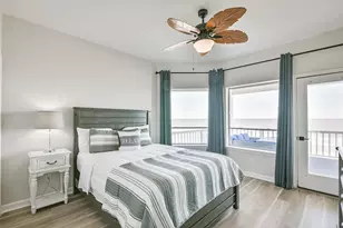 11811 Sunbather Ln, Galveston, TX 77554 - Photo 33