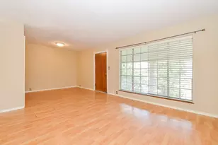 2201 Fountain View Dr W, Houston, TX 77057 - Photo 5