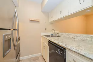 2201 Fountain View Dr W, Houston, TX 77057 - Photo 9