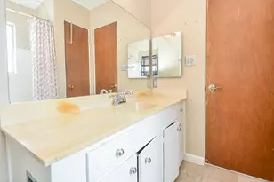 2201 Fountain View Dr W, Houston, TX 77057 - Photo 25
