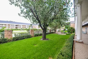 2201 Fountain View Dr W, Houston, TX 77057 - Photo 3