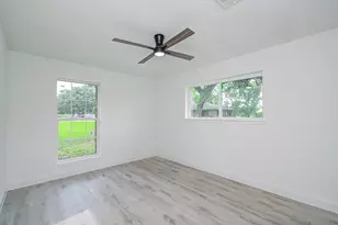 114 Swiss Ln, Clute, TX 77531 - Photo 17