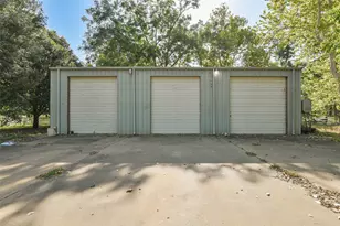 610 Oak Creek Ct, Sealy, TX 77474 - Photo 9