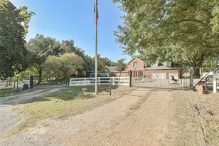 610 Oak Creek Ct, Sealy, TX 77474 - Photo 19