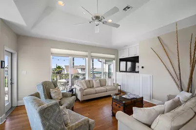 13951 Pirates Beach Boulevard, Galveston, TX 77554 - Photo 17