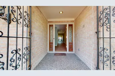 12618 Misty Valley Drive, Houston, TX 77066 - Photo 3