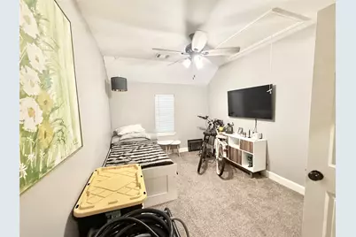 2043 Des Jardines Street, Houston, TX 77023 - Photo 9