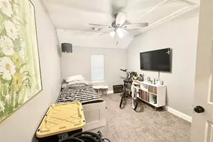 2043 Des Jardines St, Houston, TX 77023 - Photo 9