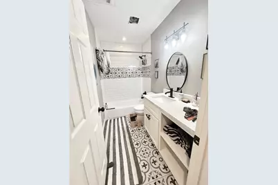 2043 Des Jardines Street, Houston, TX 77023 - Photo 7